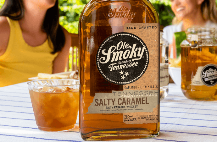 OLE SMOKY PEANUT BUTTER WHISKEY I SZKLANKA